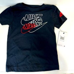 NIKE boys size 4 t-shirt
